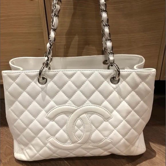 CHANEL BAG - Picture 1 of 8